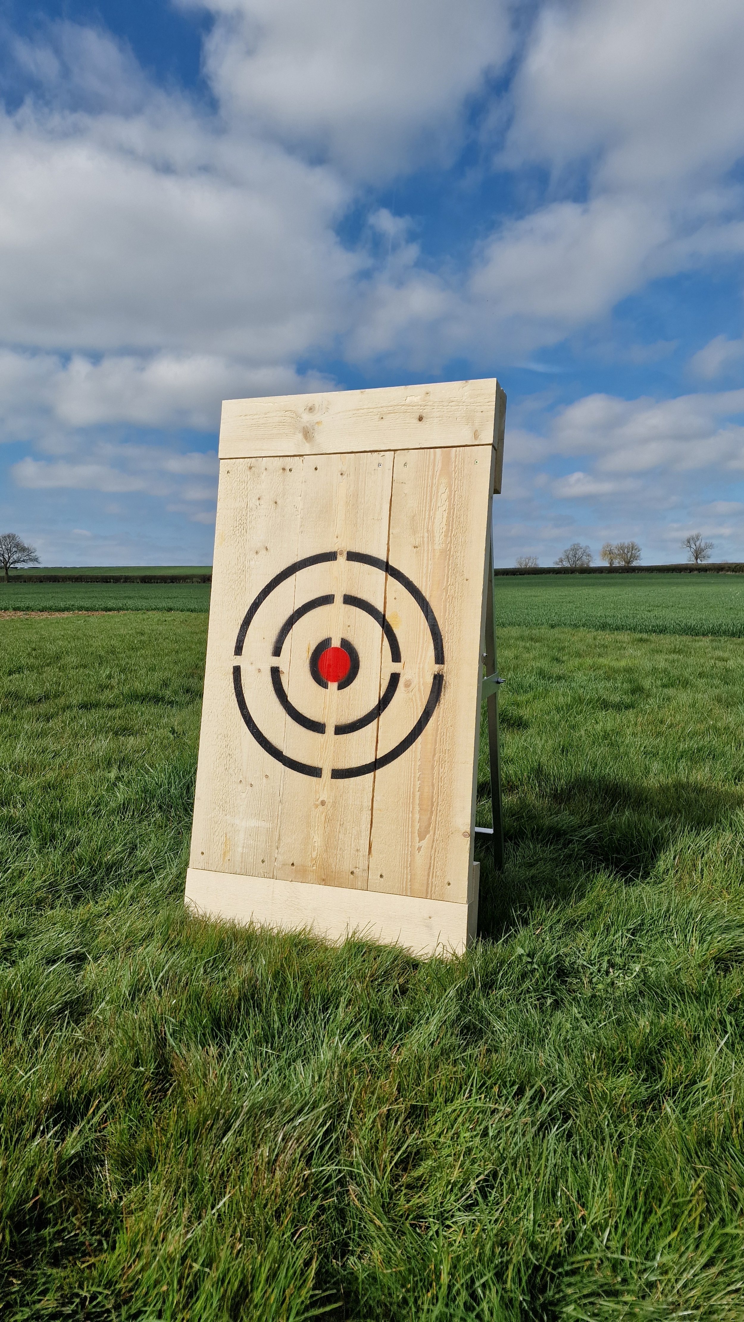 Outdoor throwing activity installation